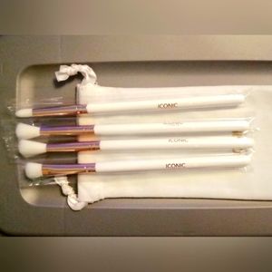 Iconic London "Caught My Eye" Essential Brush Set